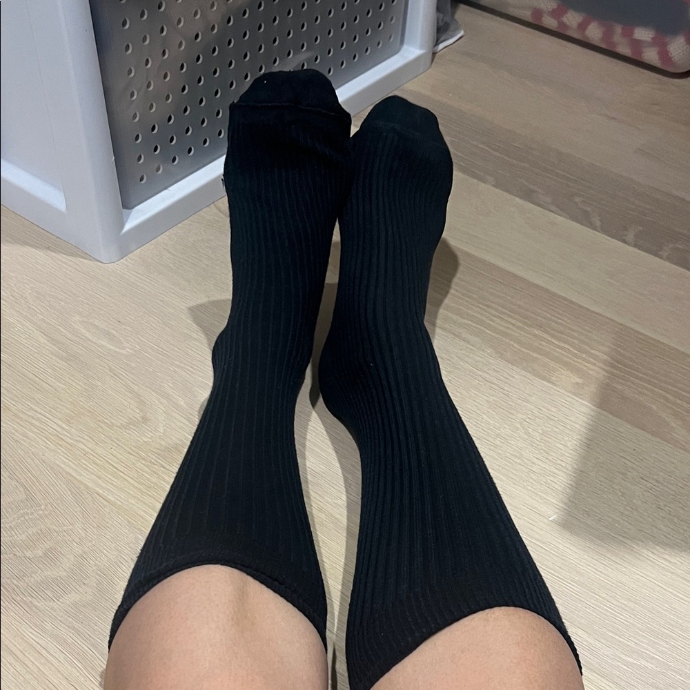 Elegant Black Women's Ribbed Socks